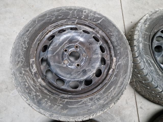 bontott VW GOLF VI Acélfelni Szett Gumival