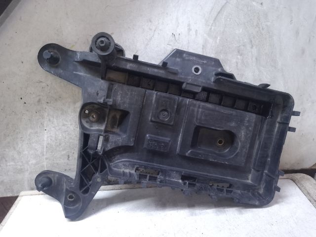 bontott VW GOLF VI Akkumulátor Tartó