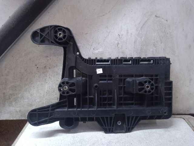 bontott VW GOLF VI Akkumulátor Tartó