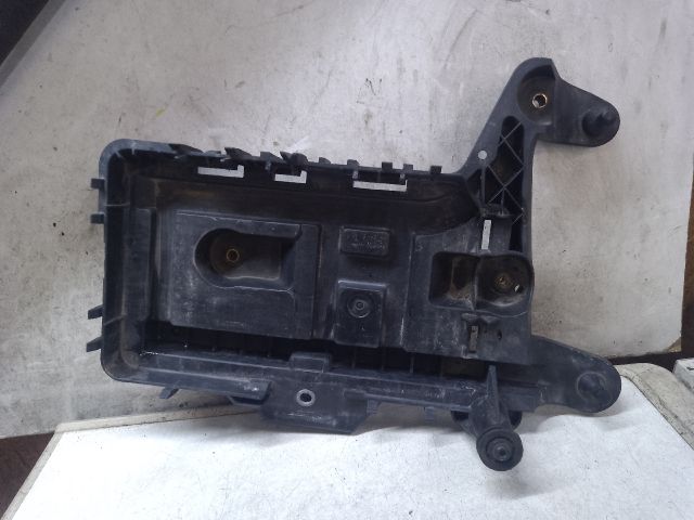 bontott VW GOLF VI Akkumulátor Tartó