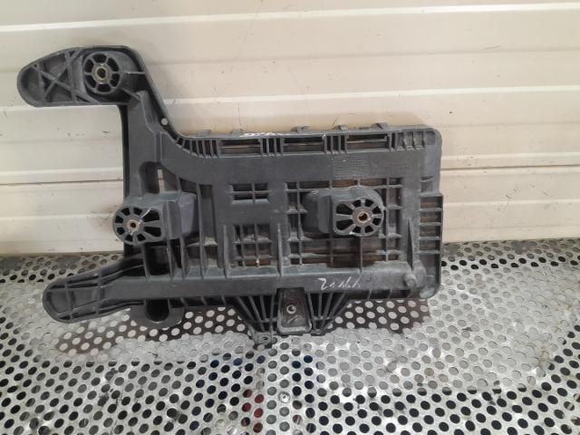 bontott VW GOLF VI Akkumulátor Tartó