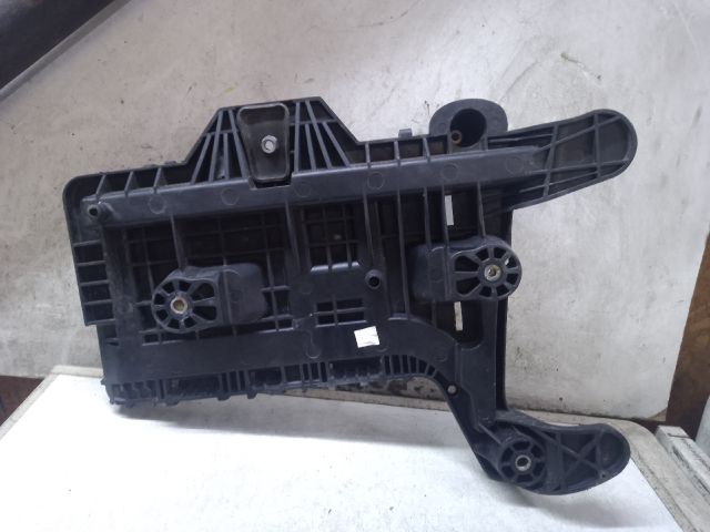 bontott VW GOLF VI Akkumulátor Tartó