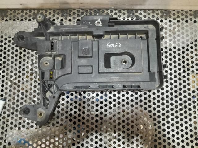 bontott VW GOLF VI Akkumulátor Tartó