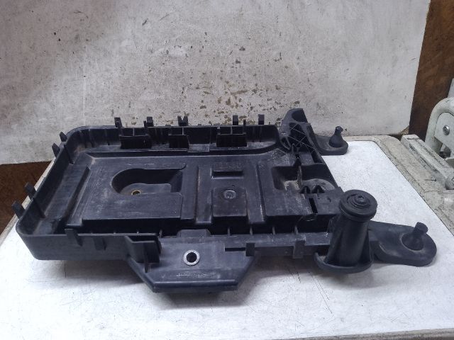 bontott VW GOLF VI Akkumulátor Tartó