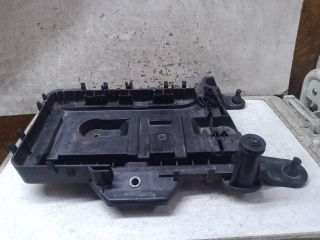 bontott VW GOLF VI Akkumulátor Tartó