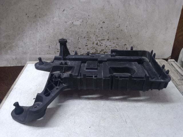 bontott VW GOLF VI Akkumulátor Tartó