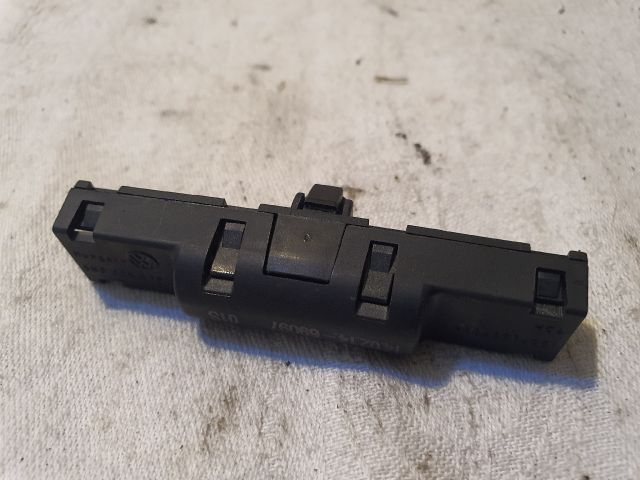 bontott VW GOLF VI Antenna Erősítő