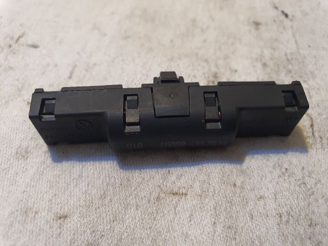 bontott VW GOLF VI Antenna Erősítő