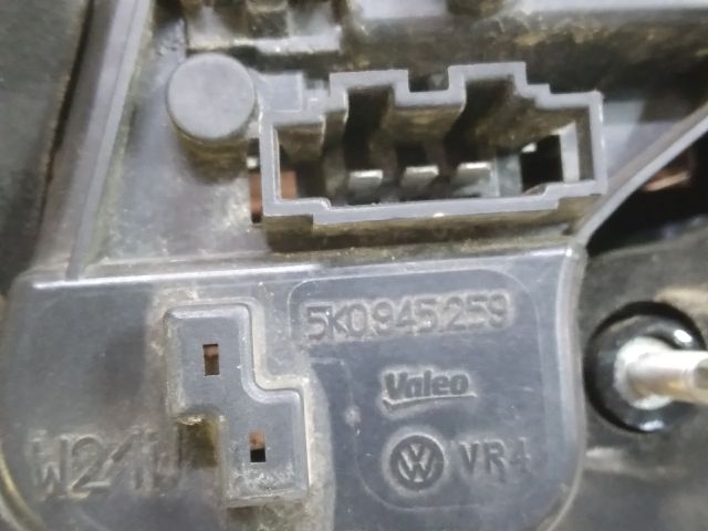 bontott VW GOLF VI Bal Belső Hátsó Lámpa