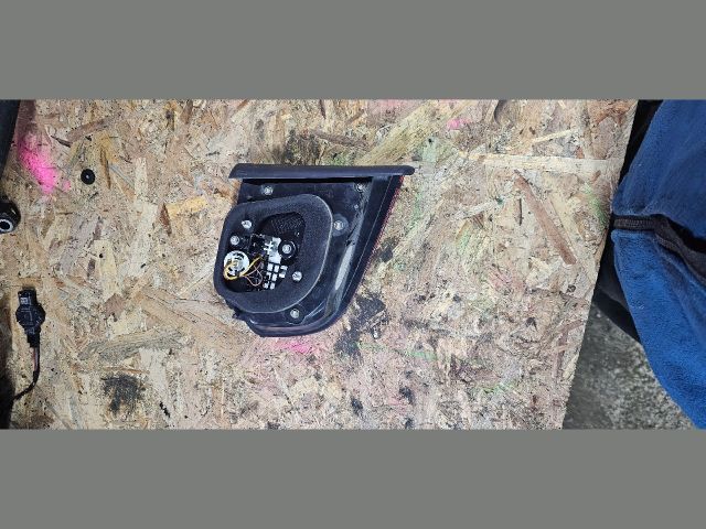 bontott VW GOLF VI Bal Belső Hátsó Lámpa