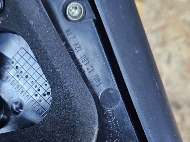 bontott VW GOLF VI Bal Belső Hátsó Lámpa