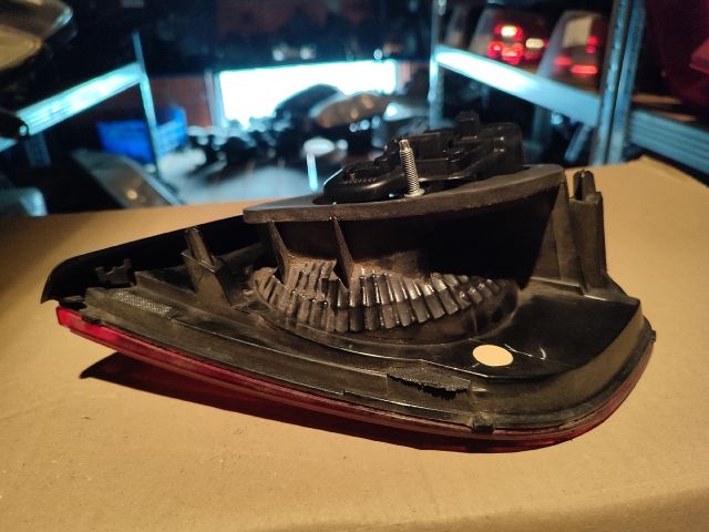 bontott VW GOLF VI Bal Belső Hátsó Lámpa