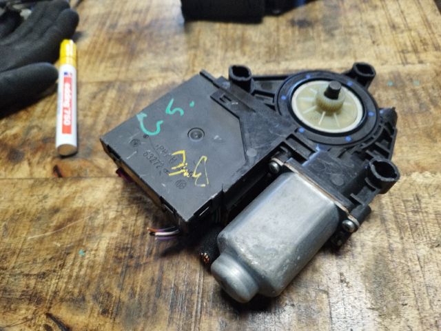 bontott VW GOLF VI Bal első Ablakemelő Motor