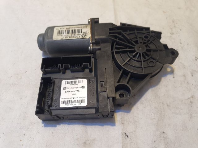 bontott VW GOLF VI Bal első Ablakemelő Motor