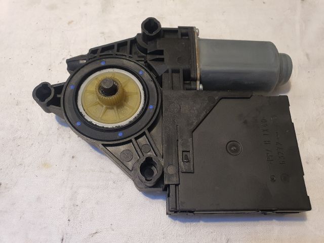 bontott VW GOLF VI Bal első Ablakemelő Motor