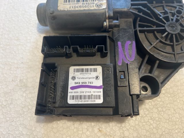 bontott VW GOLF VI Bal első Ablakemelő Motor