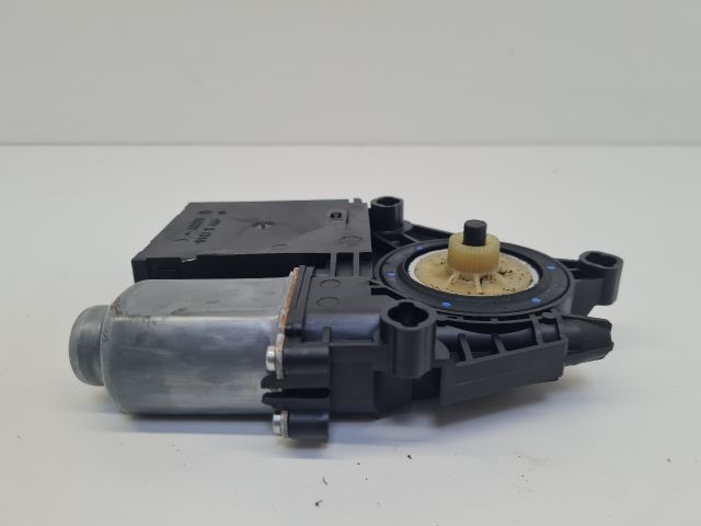 bontott VW GOLF VI Bal első Ablakemelő Motor