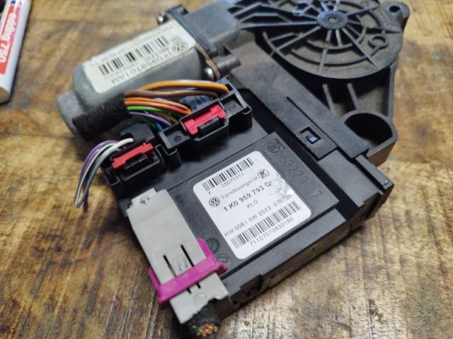 bontott VW GOLF VI Bal első Ablakemelő Motor