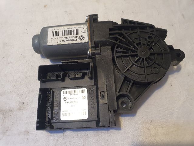 bontott VW GOLF VI Bal első Ablakemelő Motor