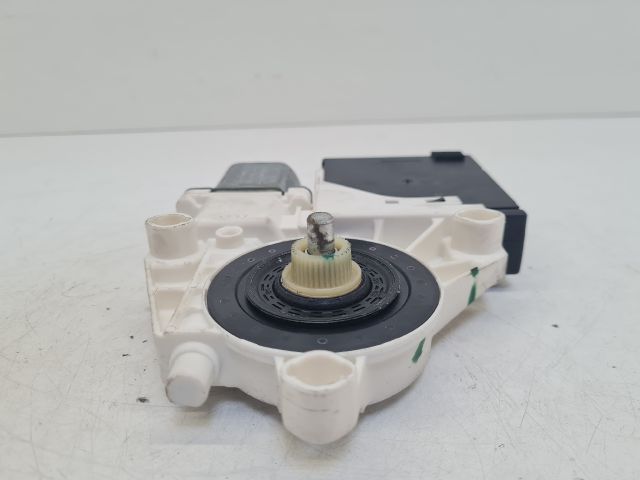 bontott VW GOLF VI Bal első Ablakemelő Motor