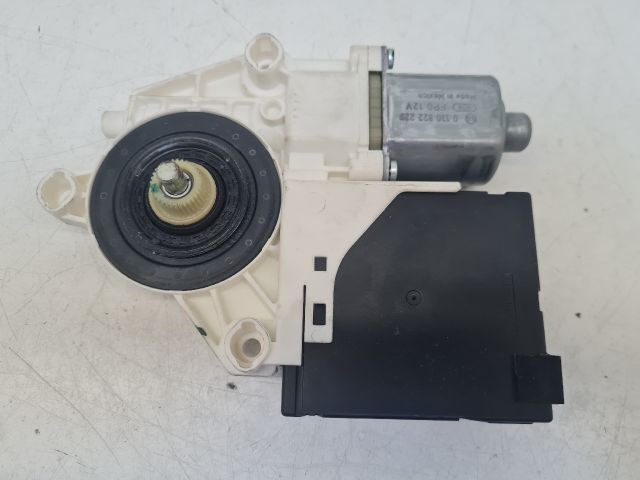 bontott VW GOLF VI Bal első Ablakemelő Motor