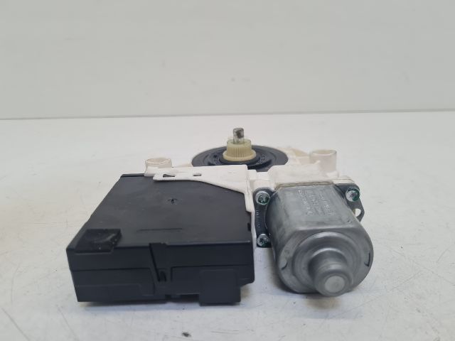 bontott VW GOLF VI Bal első Ablakemelő Motor