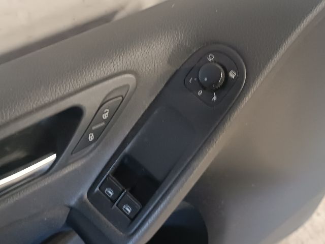 bontott VW GOLF VI Bal első Ajtó Kárpit