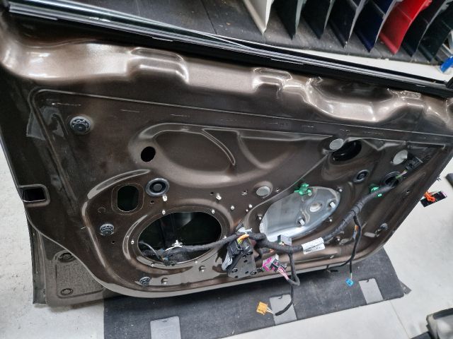 bontott VW GOLF VI Bal első Ajtó (Üres lemez)