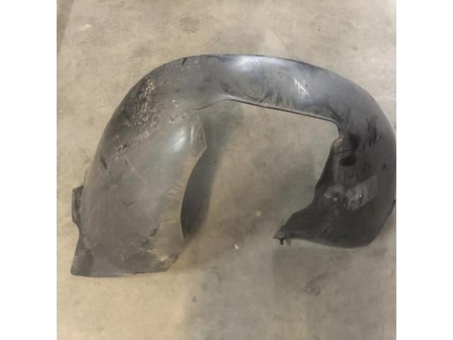 bontott VW GOLF VI Bal első Dobbetét (Kerékjárati, Műanyag)