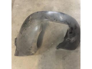 bontott VW GOLF VI Bal első Dobbetét (Kerékjárati, Műanyag)