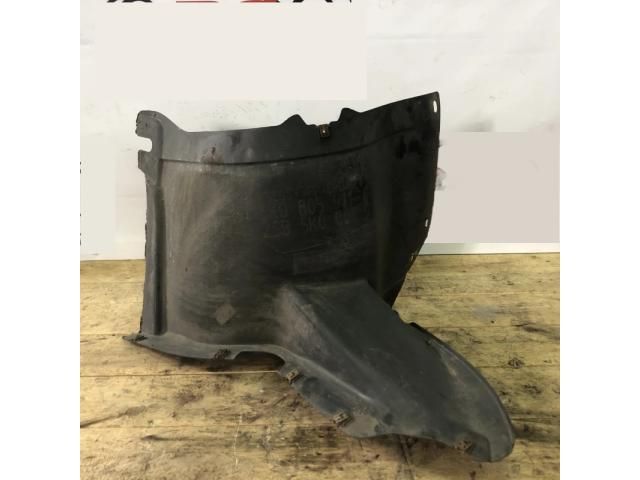 bontott VW GOLF VI Bal első Dobbetét (Kerékjárati, Műanyag)