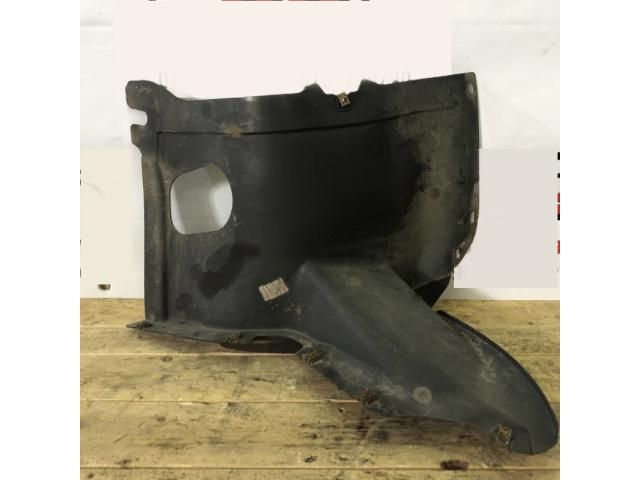 bontott VW GOLF VI Bal első Dobbetét (Kerékjárati, Műanyag)