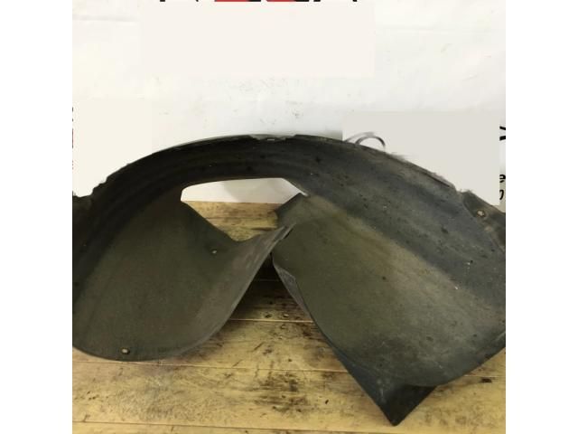 bontott VW GOLF VI Bal első Dobbetét (Kerékjárati, Műanyag)