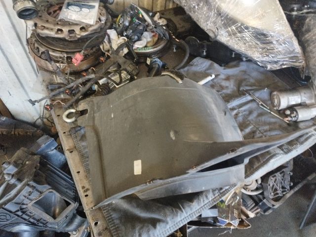 bontott VW GOLF VI Bal első Dobbetét (Kerékjárati, Műanyag)