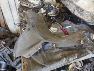 bontott VW GOLF VI Bal első Dobbetét (Kerékjárati, Műanyag)