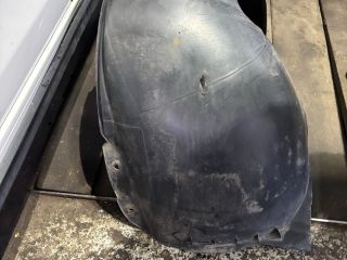 bontott VW GOLF VI Bal első Dobbetét (Kerékjárati, Műanyag)