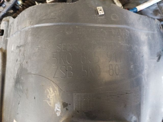 bontott VW GOLF VI Bal első Dobbetét (Kerékjárati, Műanyag)