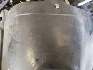 bontott VW GOLF VI Bal első Dobbetét (Kerékjárati, Műanyag)