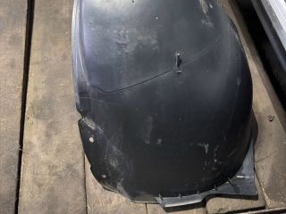 bontott VW GOLF VI Bal első Dobbetét (Kerékjárati, Műanyag)