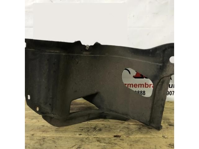 bontott VW GOLF VI Bal első Dobbetét (Kerékjárati, Műanyag)