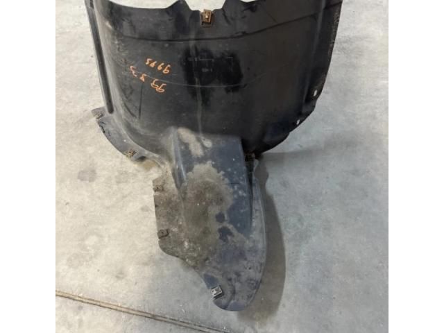 bontott VW GOLF VI Bal első Dobbetét (Kerékjárati, Műanyag)