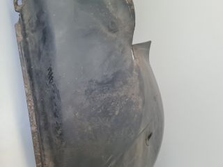 bontott VW GOLF VI Bal első Dobbetét (Kerékjárati, Műanyag)