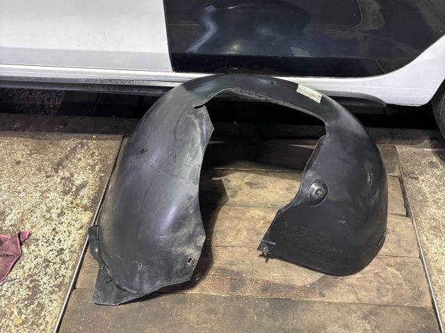 bontott VW GOLF VI Bal első Dobbetét (Kerékjárati, Műanyag)