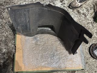 bontott VW GOLF VI Bal első Első Dobbetét (Kerékjárati, Műanyag)