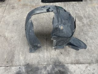 bontott VW GOLF VI Bal első Első Dobbetét (Kerékjárati, Műanyag)