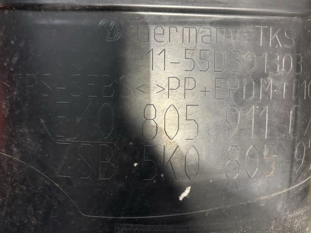 bontott VW GOLF VI Bal első Első Dobbetét (Kerékjárati, Műanyag)