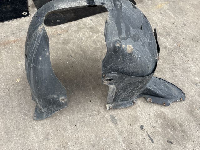 bontott VW GOLF VI Bal első Első Dobbetét (Kerékjárati, Műanyag)