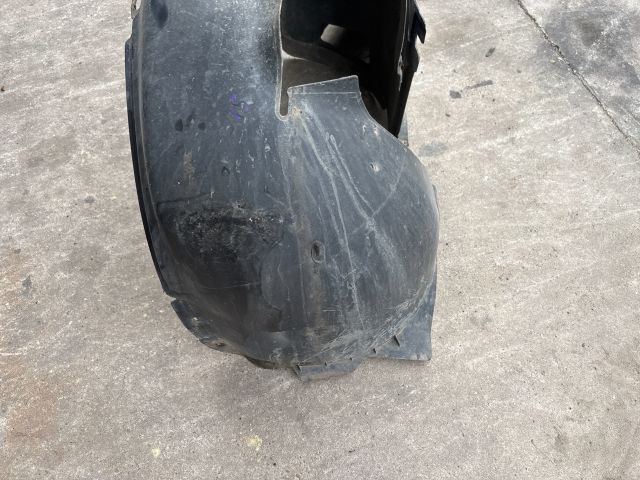 bontott VW GOLF VI Bal első Első Dobbetét (Kerékjárati, Műanyag)