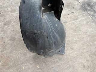 bontott VW GOLF VI Bal első Első Dobbetét (Kerékjárati, Műanyag)