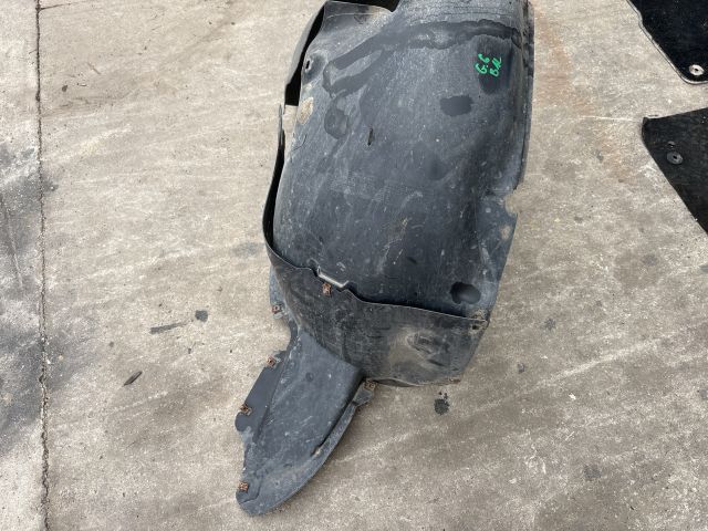 bontott VW GOLF VI Bal első Első Dobbetét (Kerékjárati, Műanyag)